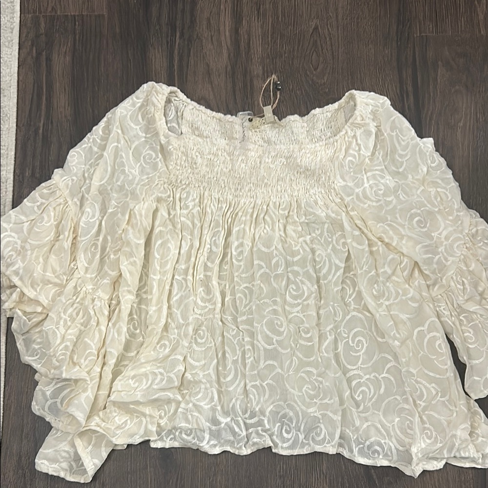 Gimmicks Elegant Cream Women's Flowy Top